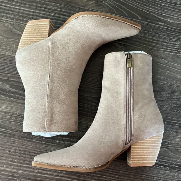 NIB Neutral Ankle Boots - Picture 3 of 13